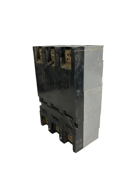 8961318