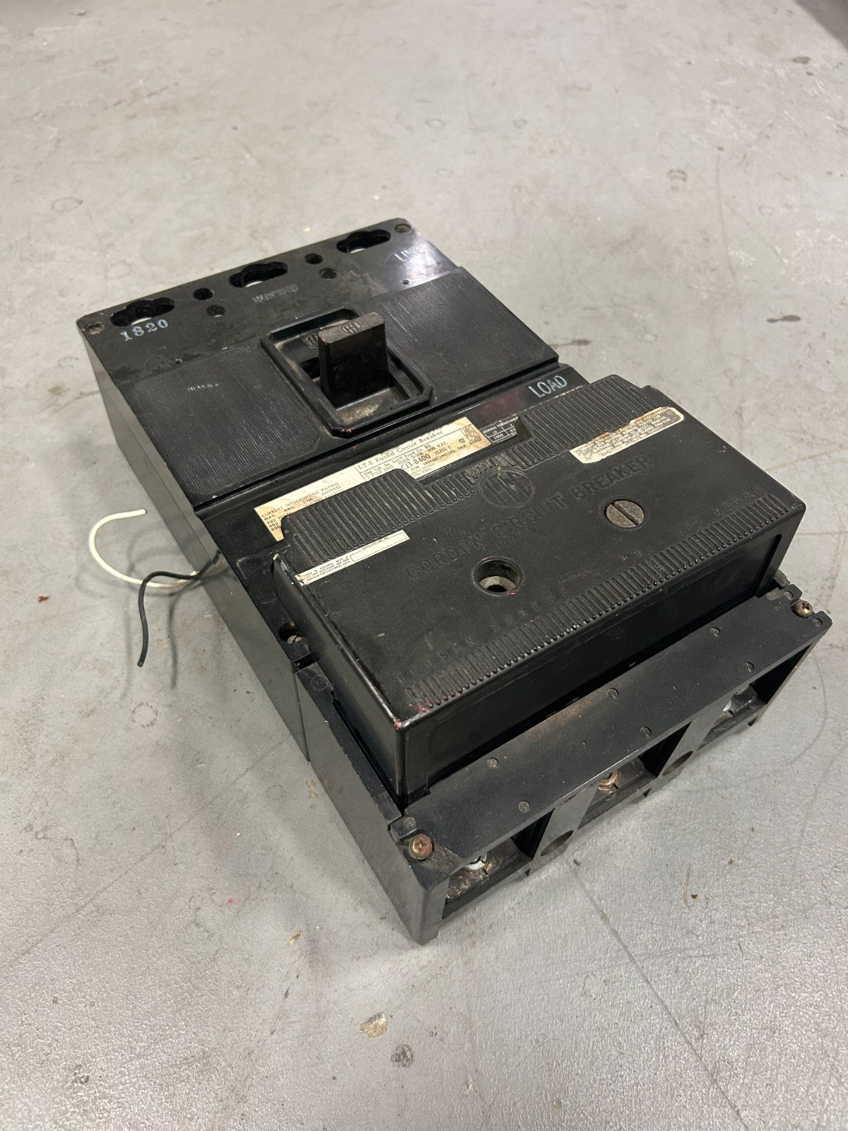 8890306