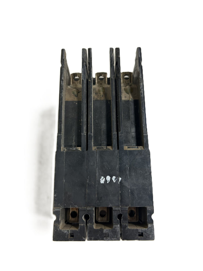 8961095