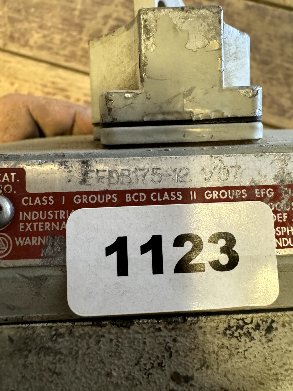 7443532