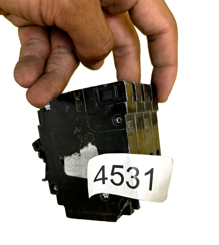 7447733