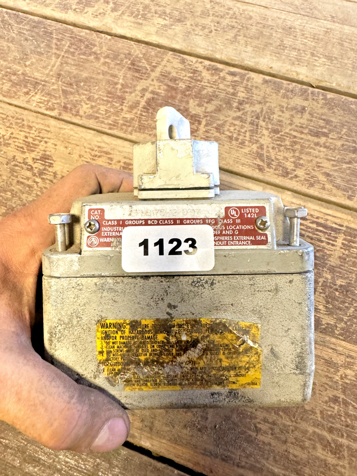 7443532
