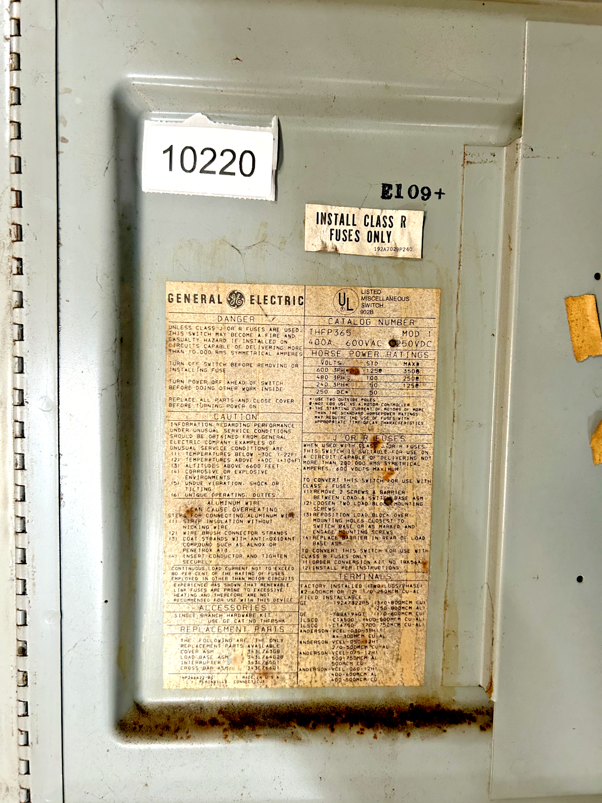 7431833